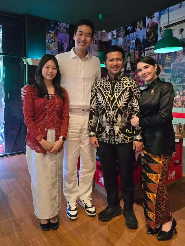 6 Potret Arumi Bachsin di Pernikahan Megawati Hangestri, Berkebaya Satin Memukau