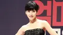 Lee Bon kerap mengunjungi keluarga para staff-nya yang sedang sakit, bahkan ia membiayai pengobatannya. (Foto: hancinema.net)