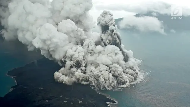 Begini Penampakan Erupsi Gunung Anak Krakatau