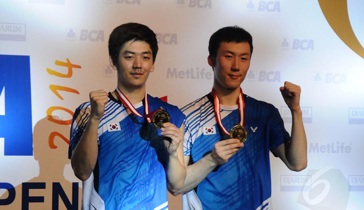 Lee Yong Dae/Yoo Yeon Seong hanya membutuhkan waktu 39 menit untuk menundukkan pasangan ganda putra Indonesia, Mohammad Ahsan/Hendra Setiawan, di final Indonesia Open 2014, (22/6/2014). (Liputan6.com/Helmi Fithriansyah)