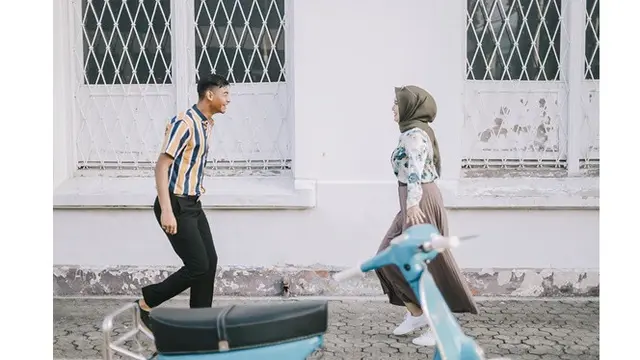 5 Foto Prewedding Satria Tama dan Aisyah, Konsep Vintage dan Adat Jawa