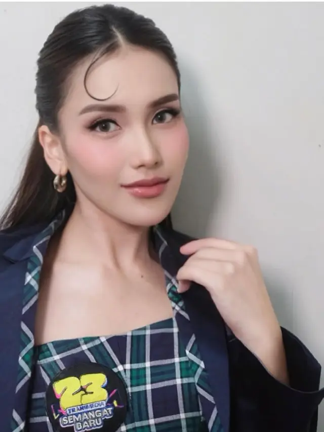 Model Anting ala Ayu Ting Ting (Instagram @ayutingting92)