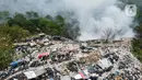 Api diduga berasal dari timbunan sampah yang dibakar. (Liputan6.com/Herman Zakharia)