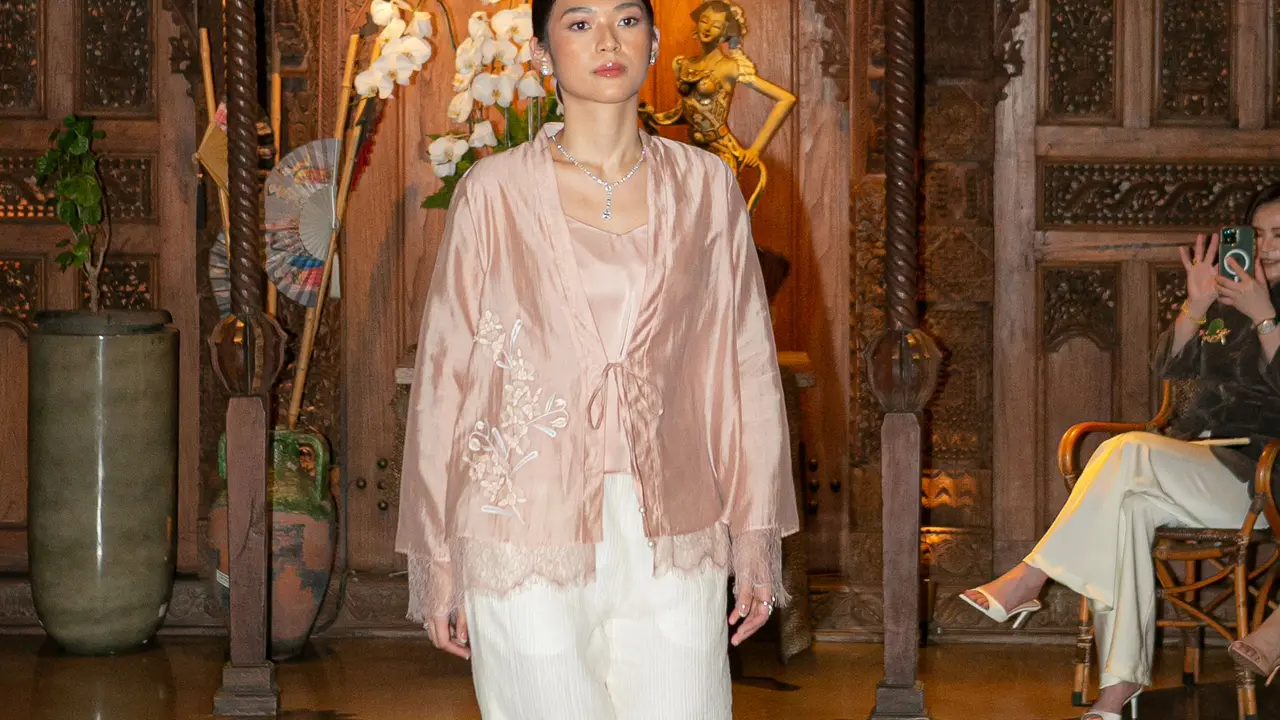 Bukan Fast Fashion, SISSAE Berkolaborasi dengan Eva Margawaty Hadirkan Koleksi Busana Raya yang Elegan