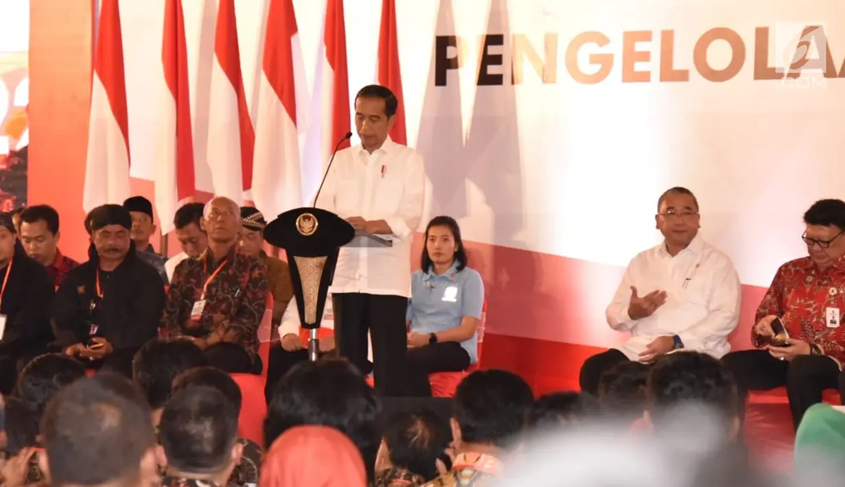 Presiden Joko Widodo memberi sambutan dalam Sarasehan Pengelolaan Dana Desa se-Jawa Tengah Tahun 2019 di Gedung PRPP Semarang, Kamis (22/11). Menurut Jokowi, desa adalah bintang utama dari pembangunan Indonesia selama dia menjabat. (Liputan6.com/Gholib)