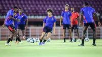 Sejumlah pemain Timnas Panama U-17 saat melakukan latihan resmi menjelang matchday kedua Grup A Piala Dunia U-17 2023 melawan Timnas Indonesia U-17 di Lapangan Thor, Wonokromo, Surabaya, Minggu (12/11/2023). (Bola.com/Bagaskara Lazuardi)