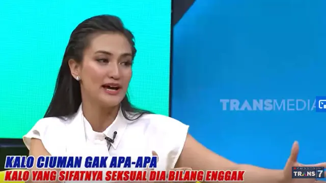 Atiqah Hasiholan