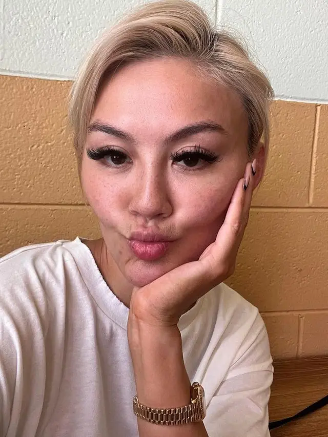 Agnez Mo Unggah Foto Tanpa Makeup dan Filter, Tetap Cantik dengan Freckles