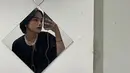 Partner Bonge saat masih ada Citayam Fashion Week ini gaya-gaya selalu terlihat kece. Meski terkesan bergaya simpel dengan kaus hitam, nyatanya Jeje berhasil memesona banyak orang. Tak heran jika setiap foto-foto Jeje di Instagram selalu menuai banyak atensi warganet. (Liputan6.com/IG/@911jelicascalling)