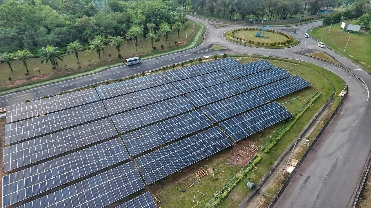 Pertamina Hulu Rokan  bangun PLTS tahap 1 25 MWp dan tahap 2 200 MWp yang berada di lahan seluas 28,16 hektar di tiga lokasi yaitu Rumbai, Duri dan Dumai Camp. (Dok PHR)