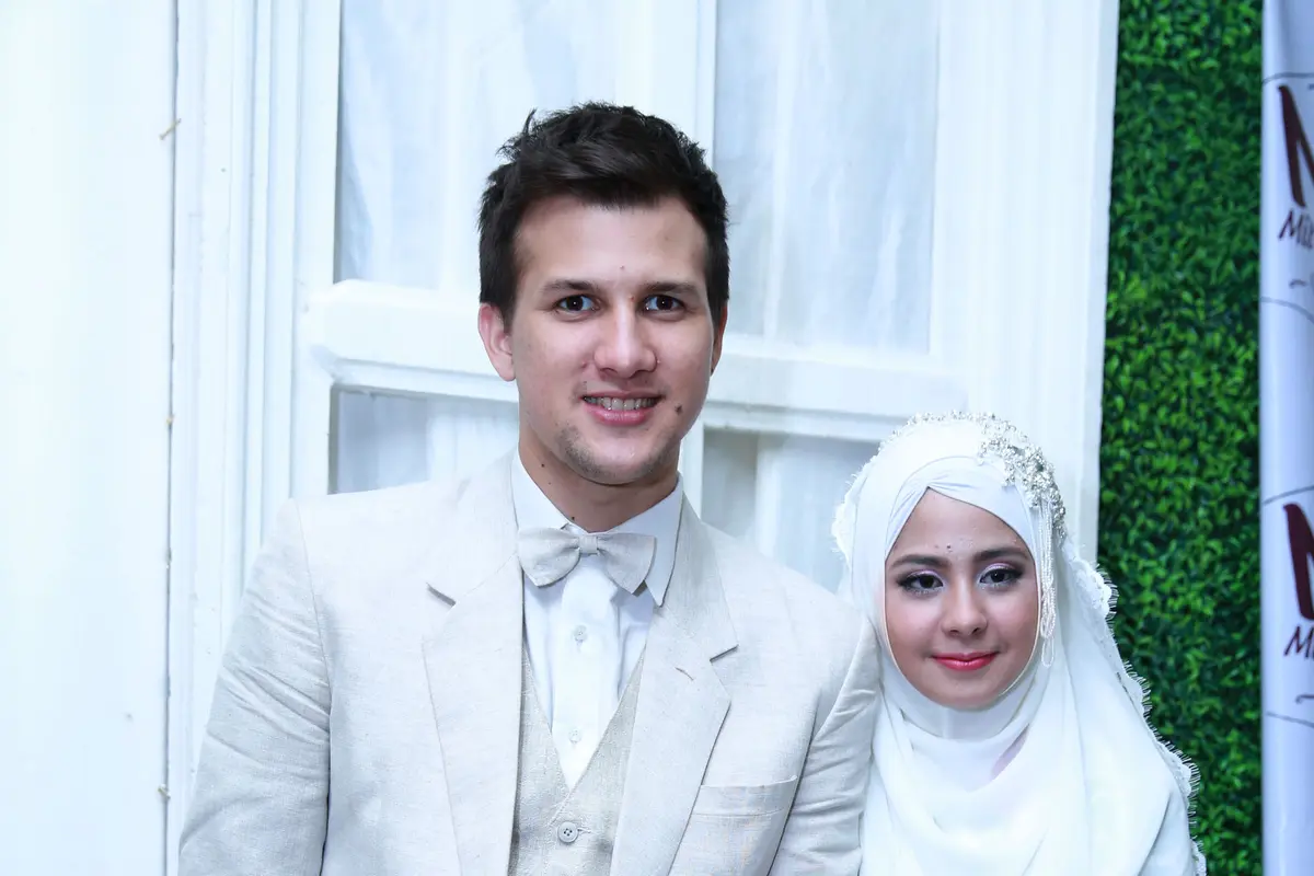 Stuart Collin dan Risty Tagor
