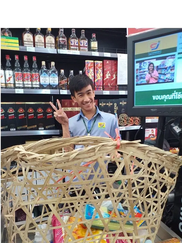 7 Potret Tas Belanja Ini Unik Banget, Bikin Geleng Kepala