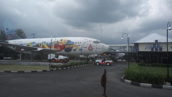 Jogja Airport Resto menawarkan sensasi menikmati aneka kuliner rumahan di dalam pesawat ditemani pramugari (Liputan6.com/ Switzy Sabandar)