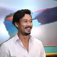 Pemeran berdarah Minangkabau dan Tionghoa, Denny Sumargo kesulitan dalam belajar menggunakan bahasa Jawa, kromo ingil. Dalam film Kartini yang akan proses syuting, ia banyak menggunakan bahasa Jawa halus. (Nurwahyunan/Bintang.com)