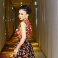 Beberapa waktu lalu, Yuni Shara menghebohkan publik karena wasiatnya untuk kedua anaknya, Cavin Obrient Salomo Siahaan dan Cello Obient Siahaan. Bukan harta peninggalan, namun berkaitan dengan sekolah yang dimilikinya. (Instagram/yunishara36)