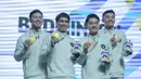 Ganda putra Indonesia Sabar Karyaman Gutama/Moh. Reza Pahlevi Isfahani bersama Leo Rolly Carnando/Bagas Maulana merayakan keberhasilan mereka meraih medali SEA Games 2025 di Thammasat University Rangsit Campus, Pathum Thani, Minggu (14/12/2025). (Bola.com/Bagaskara Lazuardi)