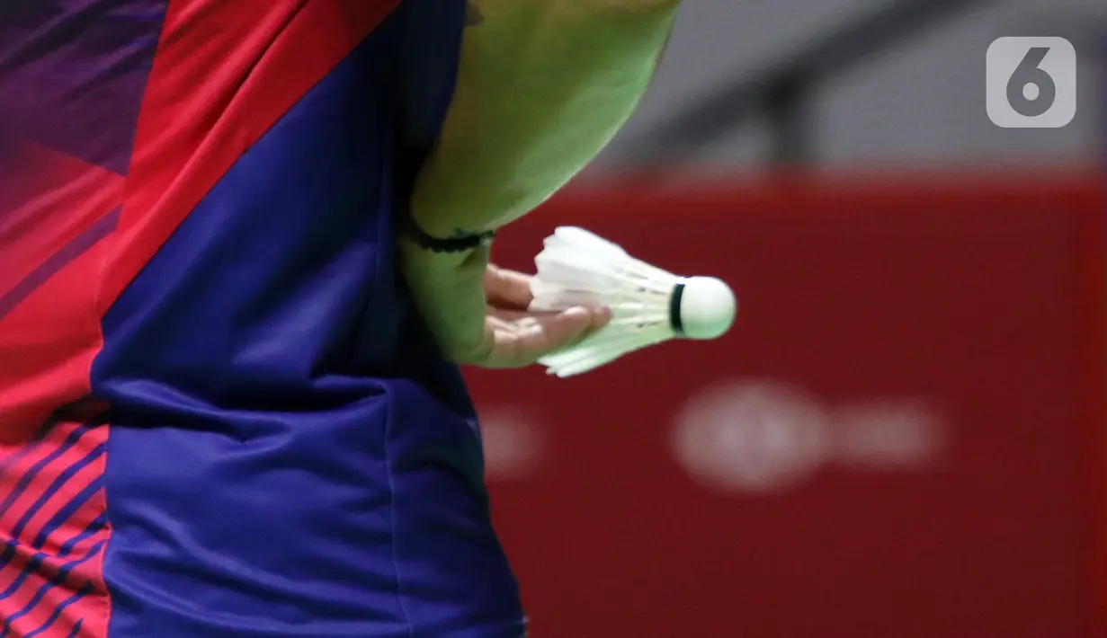 Pebulutangkis ganda putri Indonesia Apriyani Rahayu/Siti Fadia Silva Ramadhanti saat berlaga di babak Perempat Final Indonesia Masters 2023 melawan Jongkolphan Kititharakul/Rawinda Prajongjai (Thailand) di istora Senayan, Jakarta, Jumat (27/1/2023). Apriyani Rahayu/Siti Fadia Silva Ramadhanti harus menyudahi perjuangan mereka pada ajang Indonesia Masters 2023 usai takluk 21-16, 17-21, 18-21. (Liputan6.com/Helmi Fithriansyah)