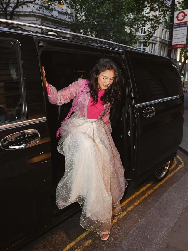 7 Momen Yasmin Napper saat Diundang di London Fashion Week 2023, Tampil Ceria