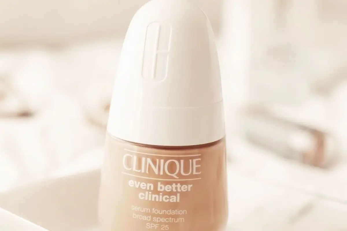 Clinique New Even Better Clinical Serum Foundation Broad Spectrum SPF 25