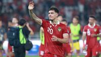 Selebrasi kemenangan pemain Timnas Indonesia, Shayne Pattynama setelah berakhirnya laga putaran pertama Kualifikasi Piala Dunia 2026 Zona Asia menghadapi Brunei Darussalam di Stadion Utama Gelora Bung Karno (SUGBK), Kamis (12/10/2023) malam WIB. Timnas Indonesia menang 6-0 atas Brunei Darussalam. (Bola.com/M Iqbal Ichsan)