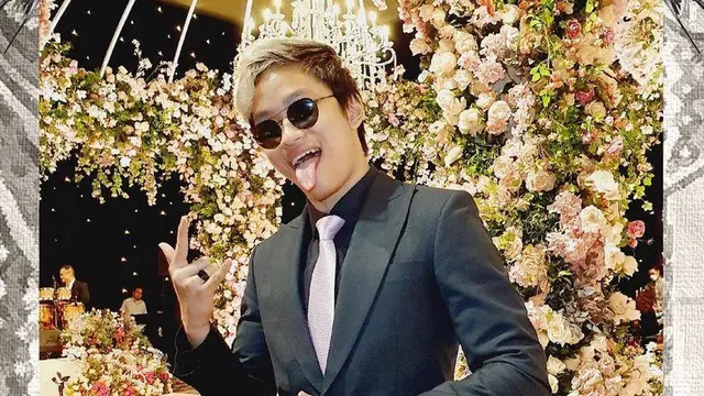 Gaya Azka Corbuzier di Pernikahan Deddy Corbuzier dan Sabrina Chairunnisa, Gagah Kenakan Setelan Jas