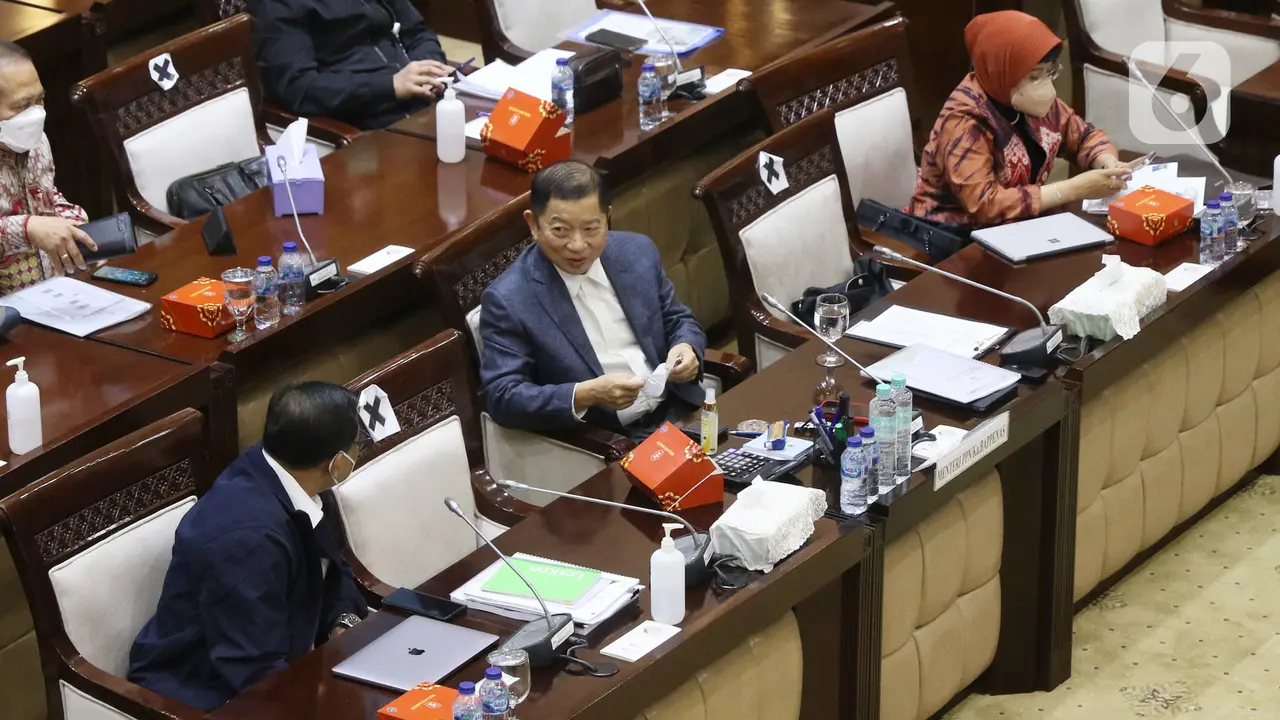 FOTO: Kepala Bappenas Bahas Evaluasi hingga Rencana Kerja Bersama DPR