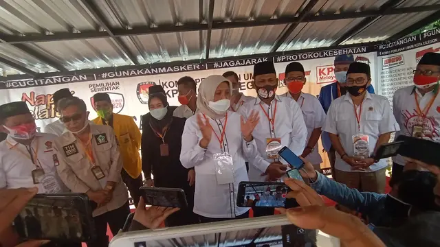 Pasangan Ratu Ati Marliati dan Sokhidin mendaftar Pilkada ke KPU Cilegon, Jumat (4/9/2020).