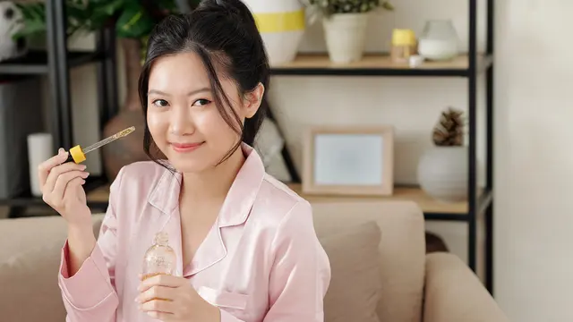 Mau Wajah Sehat dan Glowing? Ini 5 Rekomendasi Peeling Serum Mencerahkan untuk Pemula Mulai dari Rp 20 Ribuan