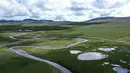 Foto dari udara yang diabadikan pada 14 Agustus 2020 ini menunjukkan bagian dari Sungai Dangqu, hulu dari Sungai Yangtze, di Provinsi Qinghai, China barat laut. (Xinhua/Wu Gang)
