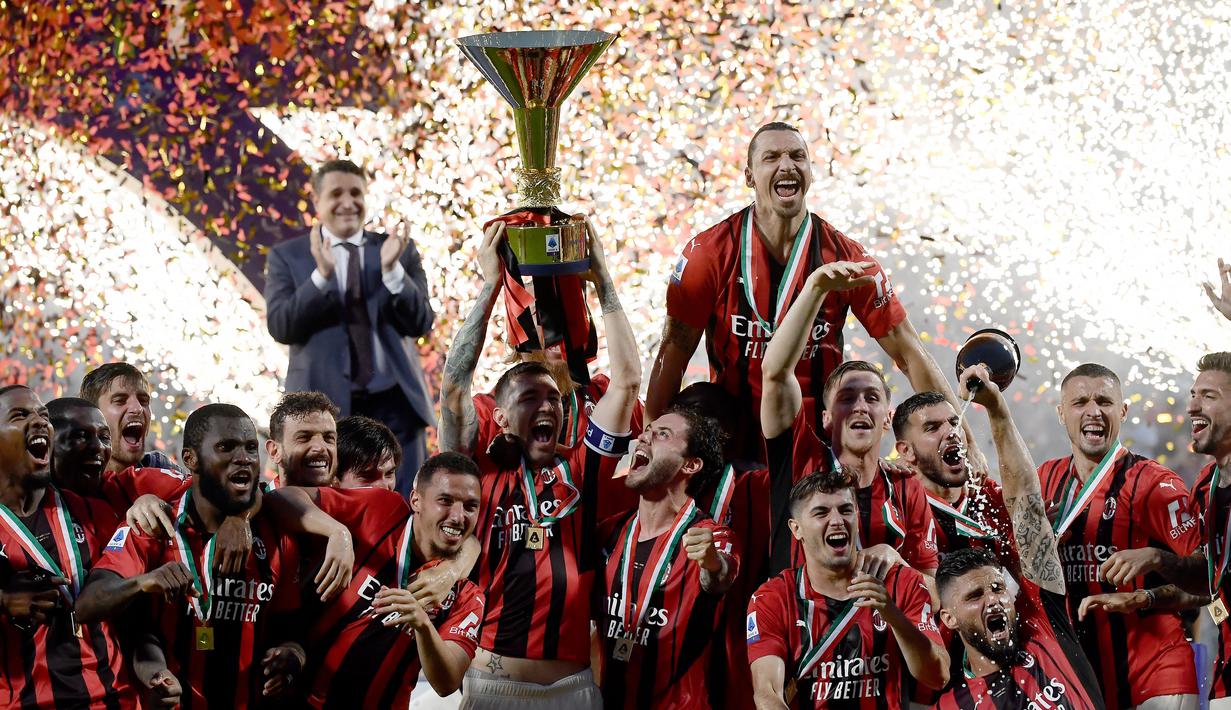 AC Milan berhasil mengunci titel juara Serie A musim ini setelah meraih kemenangan besar atas Sassuolo dengan tiga gol tanpa balas. (AFP/Filippo Monteforte)