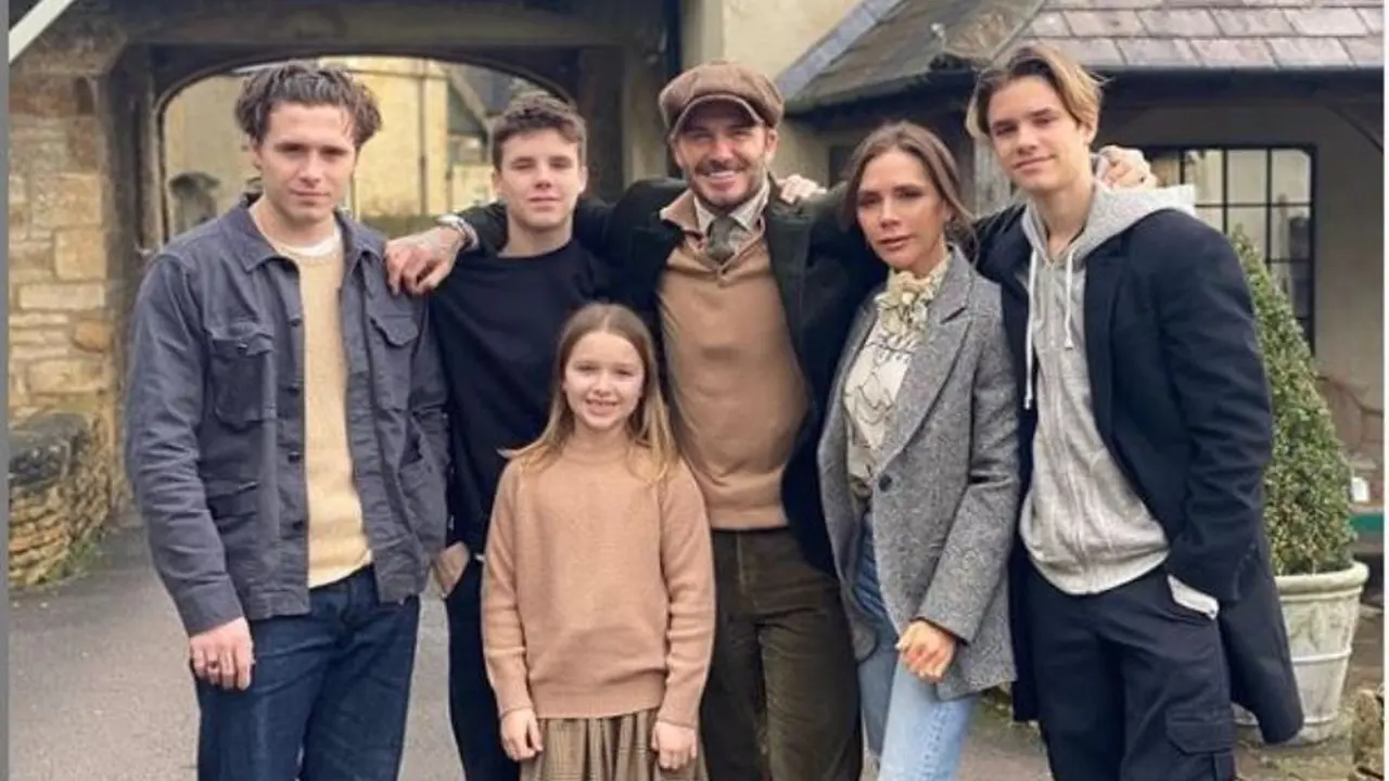 Foto Keluarga David Beckham Dicibir Gara-gara Baju