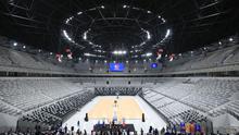 Suasana lapangan dan tribun penonton di Indonesia Arena, Senayan, Jakarta, Selasa (11/7/2023). Indonesia Arena ini akan menjadi salah satu venue Piala Dunia Bola Basket atau FIBA World Cup 2023. (Bola.com/M Iqbal Ichsan)