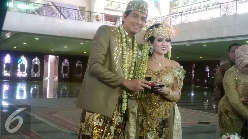 Lucky Hakim dan Tiara Dewi