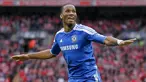 Didier Drogba dianggap sebagai salah satu pemain Afrika terbaik di Liga Inggris. Ia didatangkan oleh Chelsea pada 2004 dari Marseille dan berkontribusi dalam menyabet gelar Liga Inggris meski banyak absen karena cedera perut. Pada musim berikutnya, ia berhasil menjadi pencetak assist terbanyak, yaitu 11 assist sekaligus mengantarkan The Blues mempertahankan gelar liga mereka. Drogba tercatat berhasil memperoleh penghargaan Sepatu Emas pada musim 2006/2007 usai menorehkan 20 gol di liga. (AFP/Ian Kington)