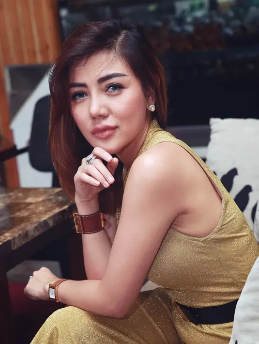 "Dari kalangan apapun boleh tanya, mao mantan, mau bekas guru, teman TK, atau apapun itu boleh nanya. Kalo mas Sur (Suryono) mao nanya juga gapapa, nanti bakal aku jawab semua, Pokonya ini tanpa rekayasa," tegasnya. (Deki Prayoga/Bintang.com)