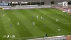 Wasit asal Inggris, Mark Clattenburg menghentikan pertandingan bola saat azan berkumandang di masjid dekat stadion.
