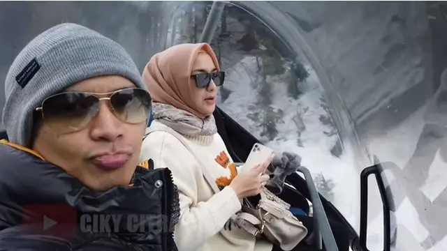 7 Momen Seru Citra Kirana dan Rezky Aditya di Obereggen, Main Ski Bareng