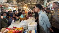 Wakil Presiden (Wapres) Gibran Rakabuming Raka meninjau Pasar Flamboyan, Kota Pontianak, Kalimantan Barat (Kalbar), Sabtu (23/08/2025). (Foto: Dokumentasi Biro Pers Setwapres).
