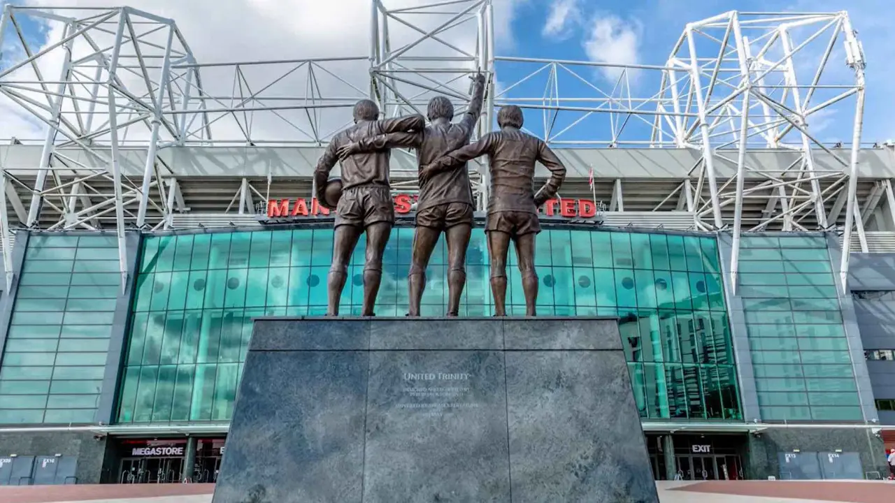 Ilustrasi Manchester United, Old Trafford