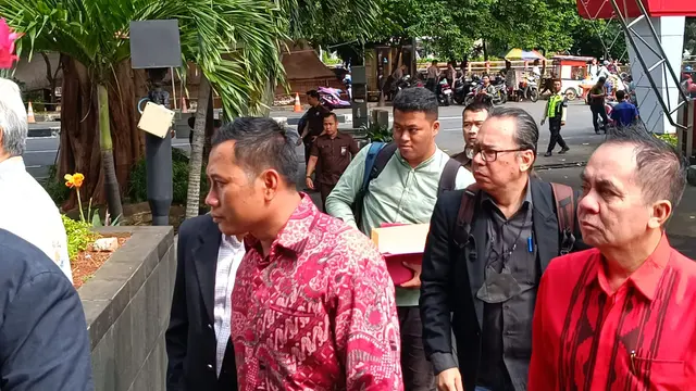 Staf Sekretaris Jenderal (Sekjen) PDIP Hasto Kristiyanto, Kusnadi memenuhi panggilan Komisi Pemberantasan Korupsi (KPK)