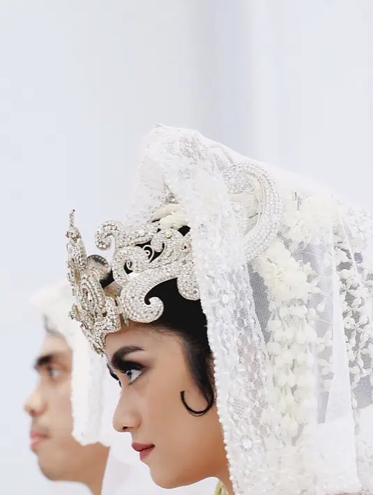 Saat melangsungkan pernikahannya denga Ditto, Ayudia Bing Slamet tampil cantik dengan kebaya warna putih. (Foto: instagram.com/ayudiac)