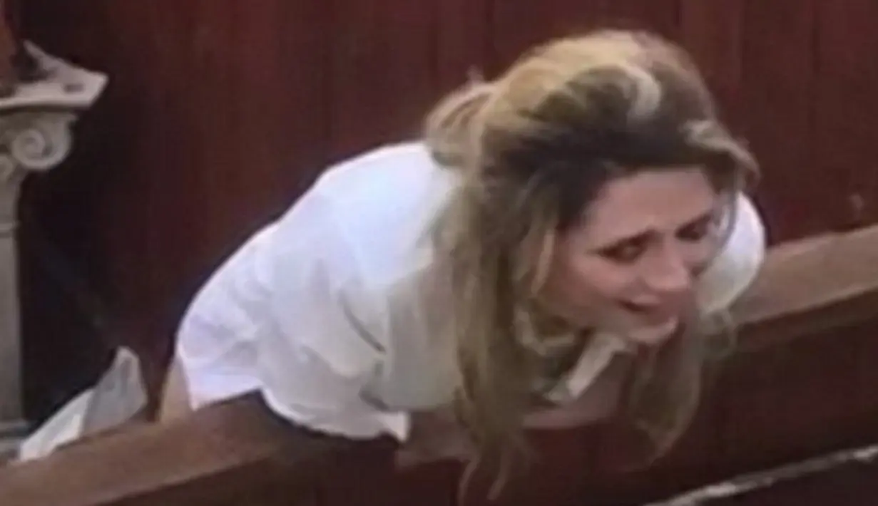 Para tetangga mun kabarnya langsung menghubungi pihak rumah sakit kejiwaan. Ketika petugas rumah sakit hadir di kediamannya, Mischa langsug dibawa untuk ditindak lanjuti gangguan mentalnya. (doc.dailymail.com)