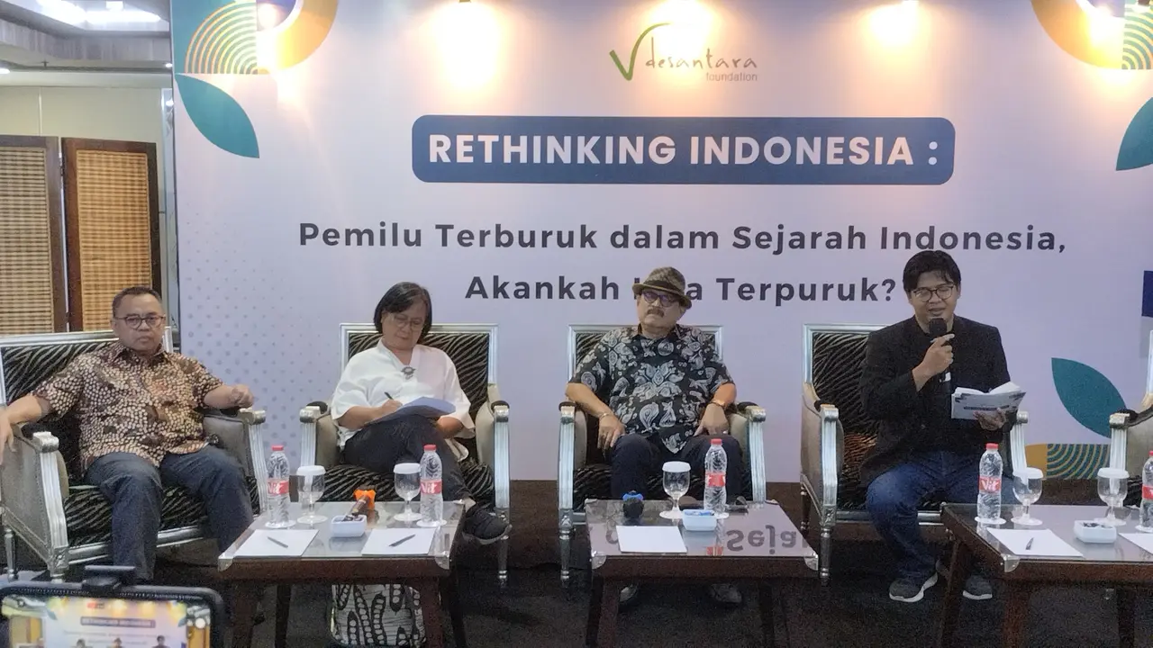 Ketua Institut Harkat Negeri (IHN) Sudirman Said (kiri) dalam diskusi publik bertajuk "RETHINKING INDONESIA: Pemilu terburuk dalam sejarah Indonesia, akankah kita terpuruk?" di Grand Wijaya Room, Hotel Gradhika Iskandarsyah, Kebayoran Baru, Jakarta (Liput