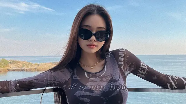 FOTO: Gaya Selebgram Song Jia Pakai Kacamata, Disebut Mirip Jennie BLACKPINK