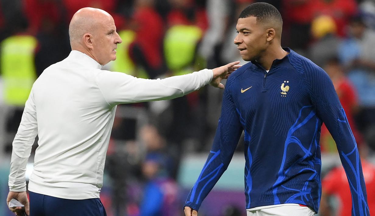 Aksi mulia Mbappe tersebut pun mendapatkan pujian dari berbagai pihak dan Prancis mengakhir laga dengan kemenangan. (AFP/Franck Fife)