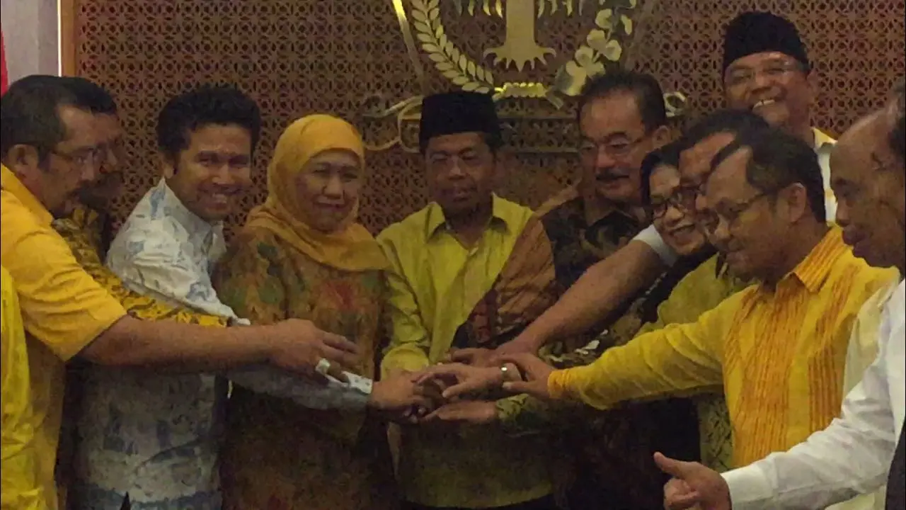 Berbaju Serba Kuning, Khofifah Datangi Partai Golkar