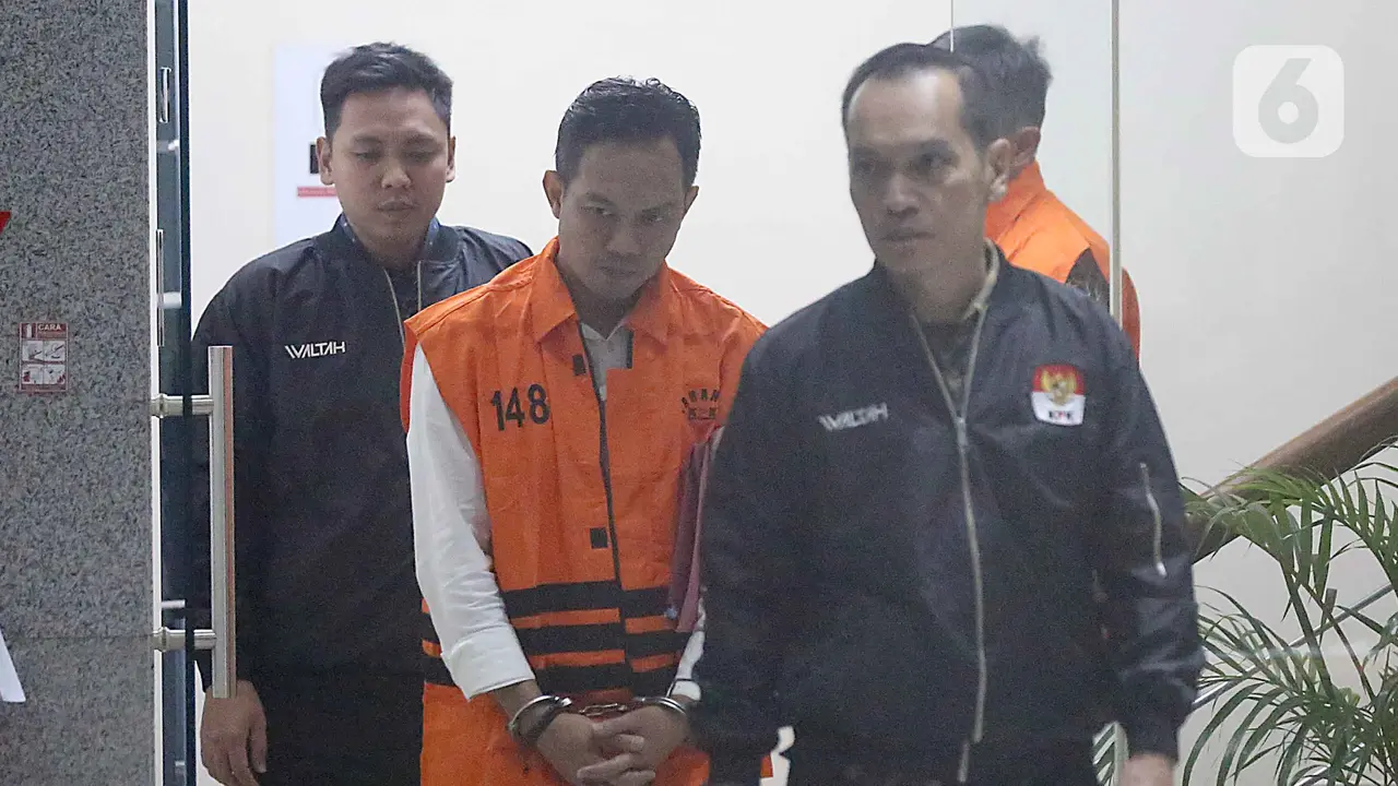 Terjaring OTT, KPK Tahan Bupati dan Sekda Cilacap