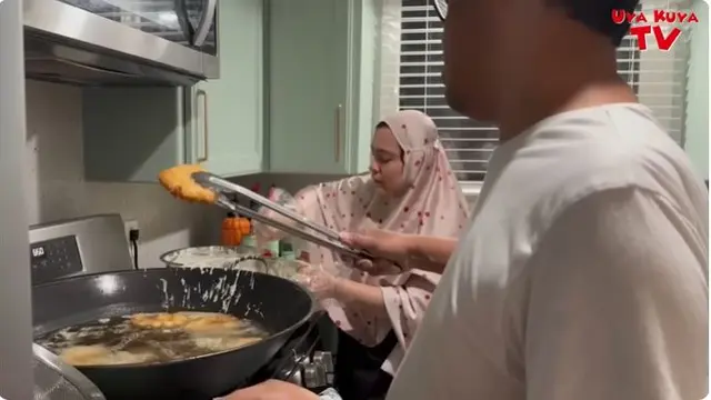 6 Potret Keluarga Uya Kuya Jual Nasi Warteg hingga Gorengan di Amerika, Selalu Laris