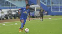 Penyerang Arema FC, Dedik Setiawan. (Bola.com/Iwan Setiawan)