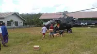 Pesawat helikopter pembawa bantuan logistik korban banjir Kabupaten Paser. Foto istimewa